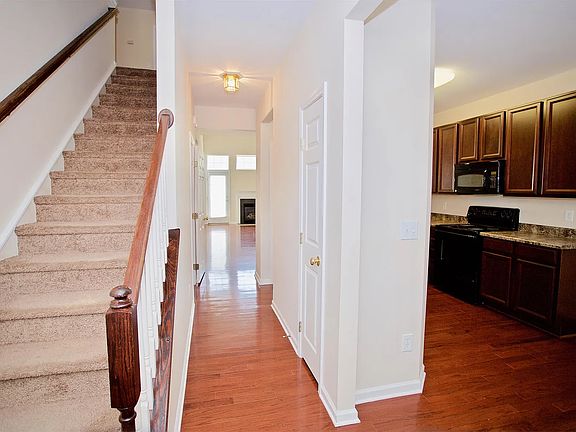 4th image of 308 Majesty Ct