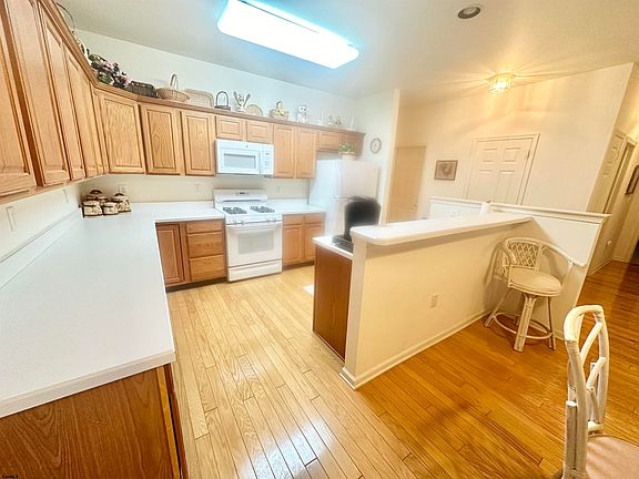 3rd image of 541 Weston Dr