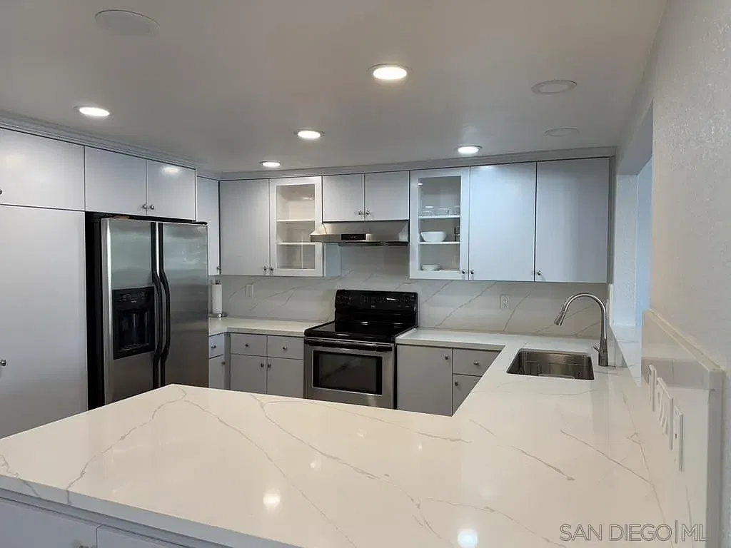 2 bed, 2.5 bath, 1471 sqft, $6,000 — Photo 4