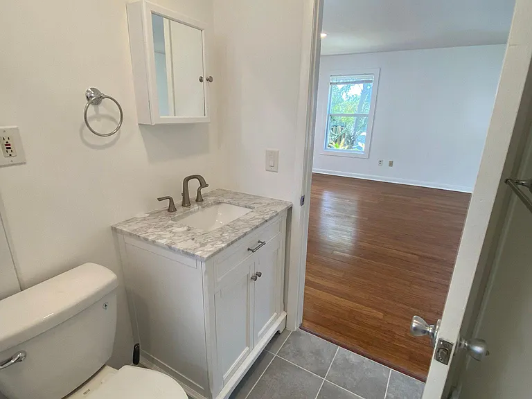 2429 Burlington Ln #B — Photo 9