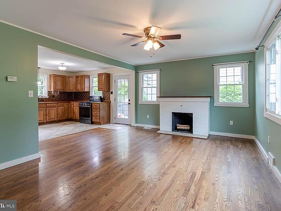 3rd image of 1724 E Branch Rd