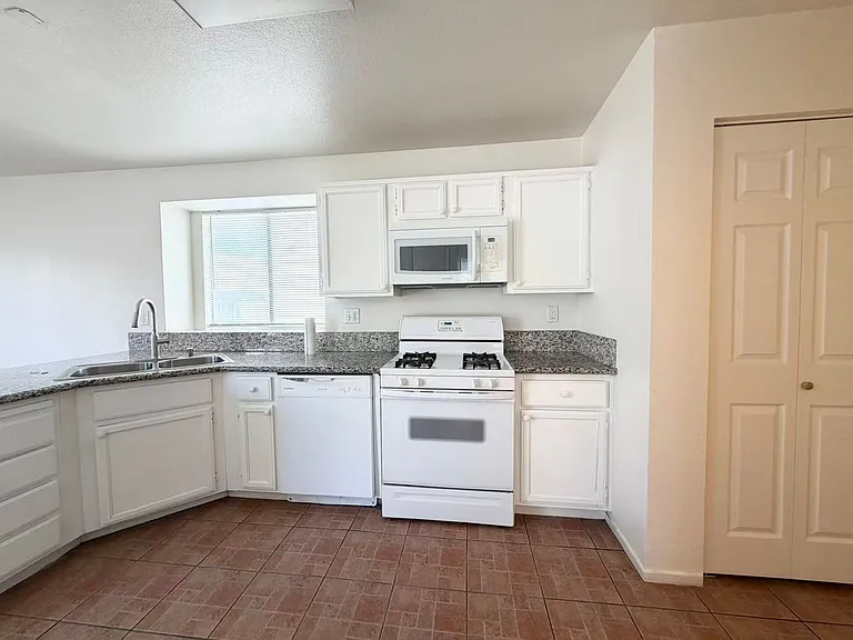 8256 Ten Gallon Ct — Photo 7