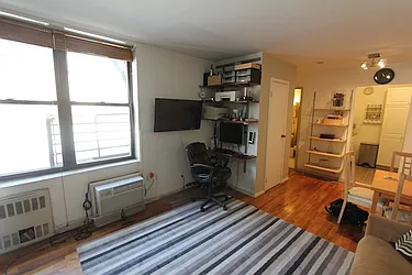 Rented by Robyn Lee, LREB