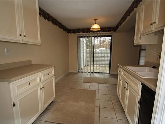 3rd image of 3333 Hanover Dr