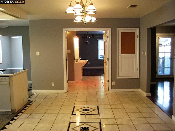 2nd image of 920 Vine Ave