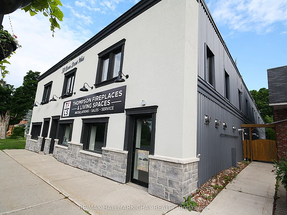 58 Queen St W #4