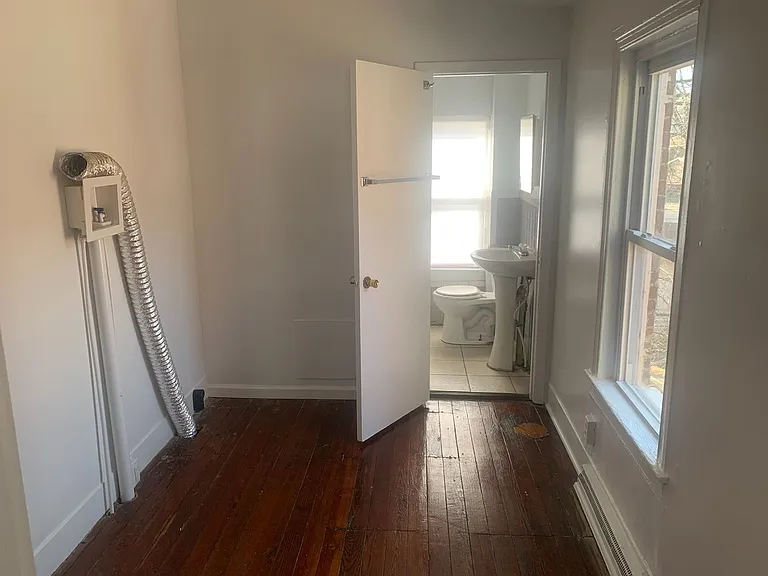218 S West St — Photo 11