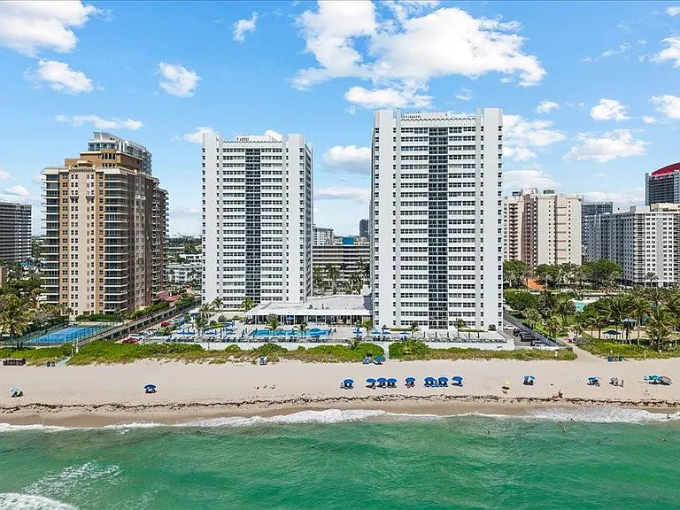 1890 S Ocean Dr #Penthouse 4 — Photo 44