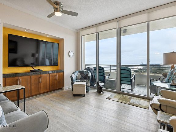 4th image of 2060 Beach Blvd Unit 1401