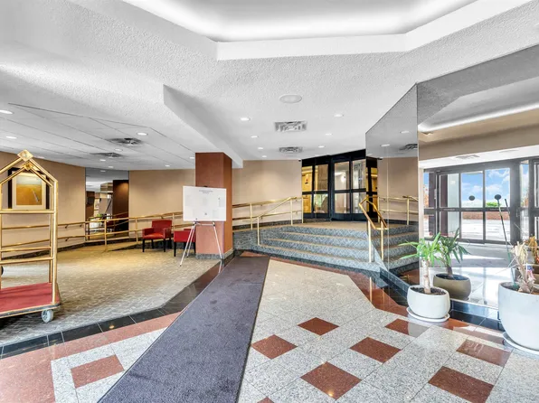 2508 Harmon Cove Tower image 21 of 24