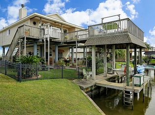 44 N Omega Dr, La Marque, TX 77568