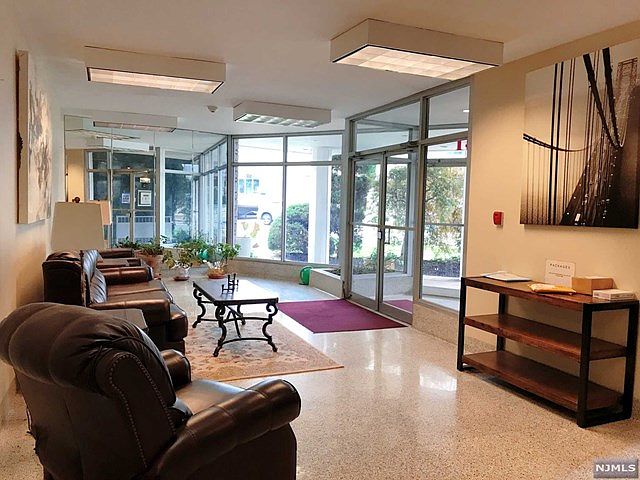 1st image of 1541 Lemoine Ave APT 5C
