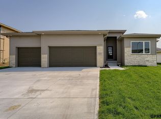 21127 Jessie Ave, Elkhorn, NE 68022