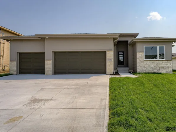 21127 Jessie Ave, Elkhorn, NE 68022