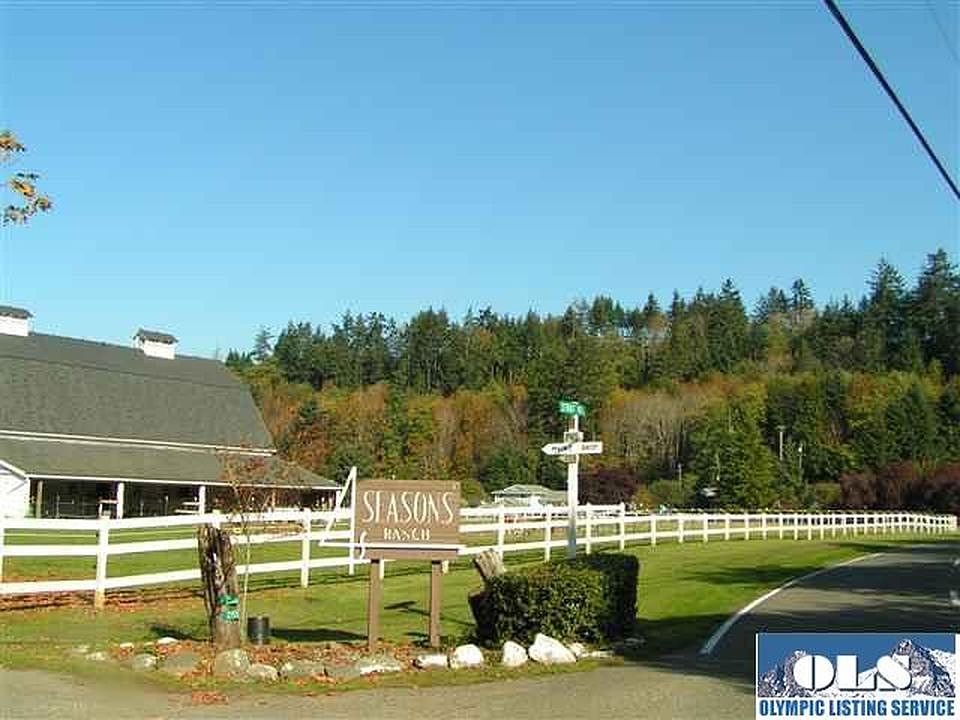 Entry Drive horse barn.