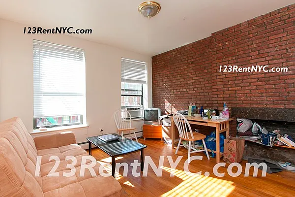 Rented by Chartwell Manhattan Realty | media 4