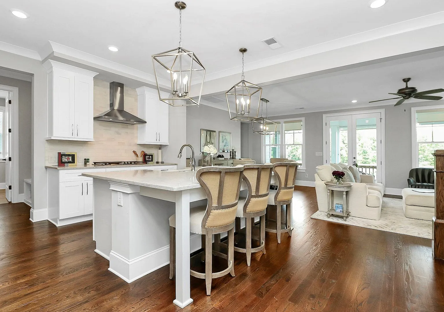 Water front home with a dock Lake Norman — Photo 4