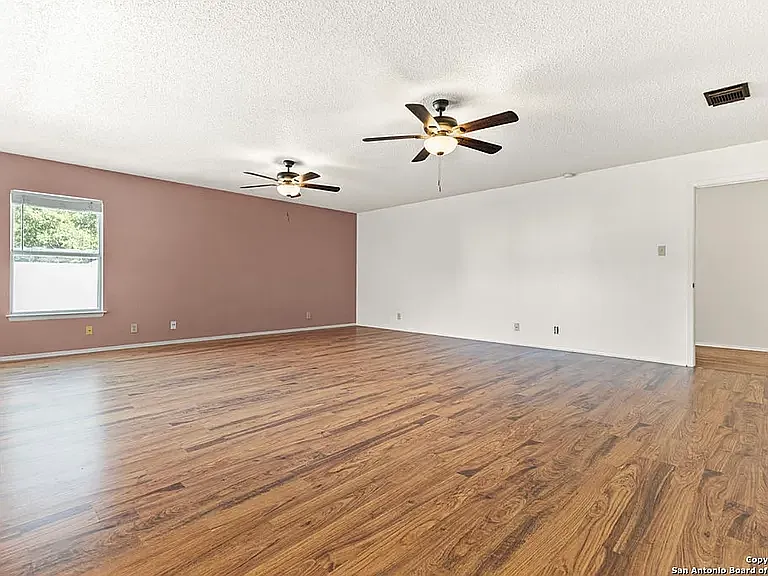9806 Kelton Dr — Photo 3