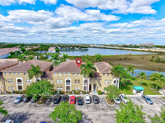 Home For Sale In COURTYARDS TWO