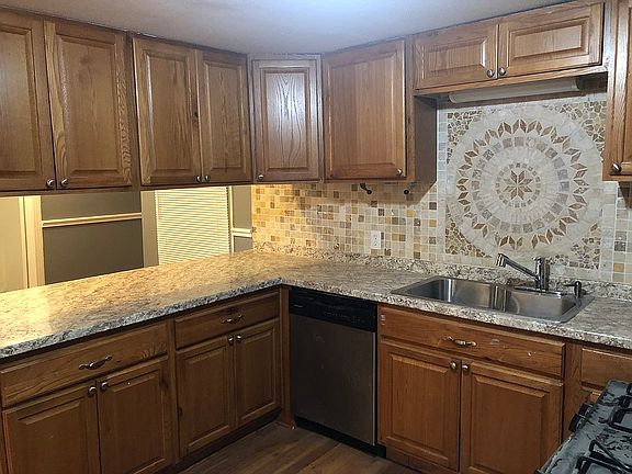 5th image of 2125 Gurley Ave