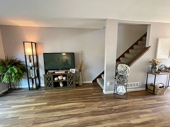 3rd image of 3450 Johnathan Ave