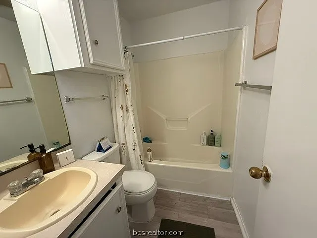 903 Azalea Ct #A — Photo 10