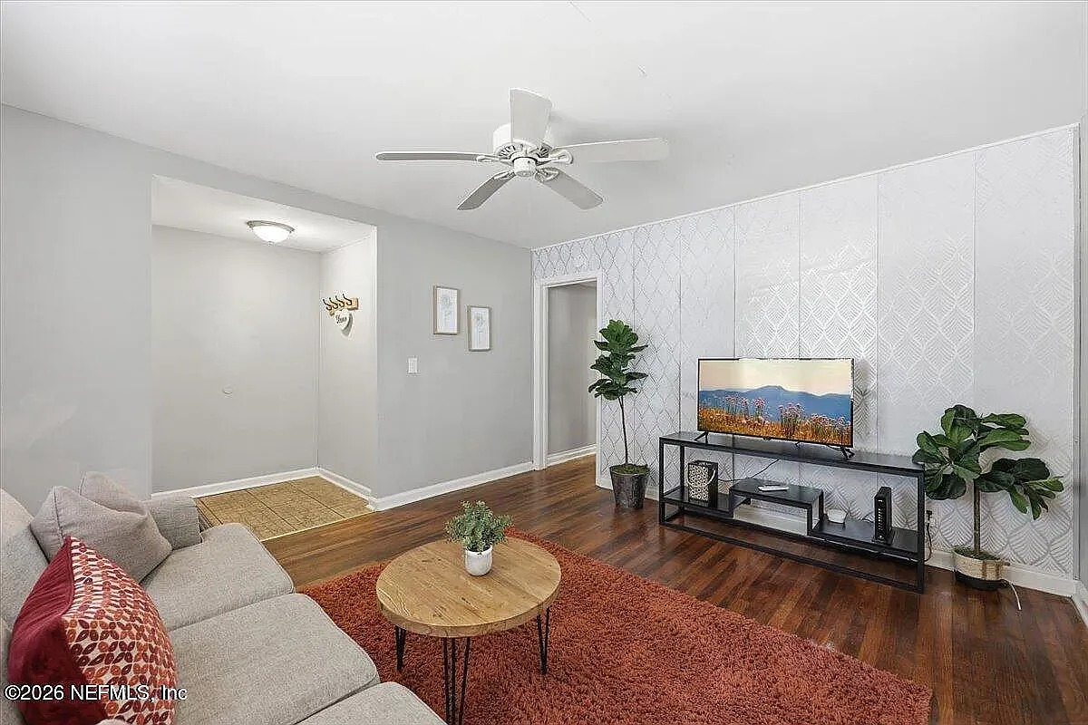 1 bed, 700 sqft, $1,100 — Photo 1
