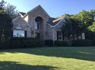 7932 Meadow View Dr, Nashville, TN 37221