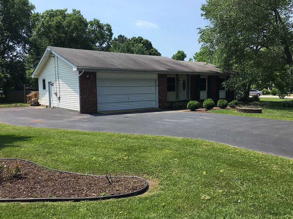 1st image of 46687 Thomas Dr