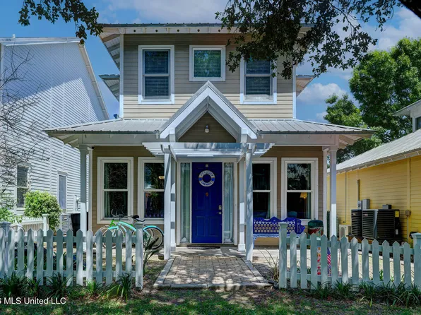 17 Chapel Hill Rd, Bay Saint Louis, MS 39520