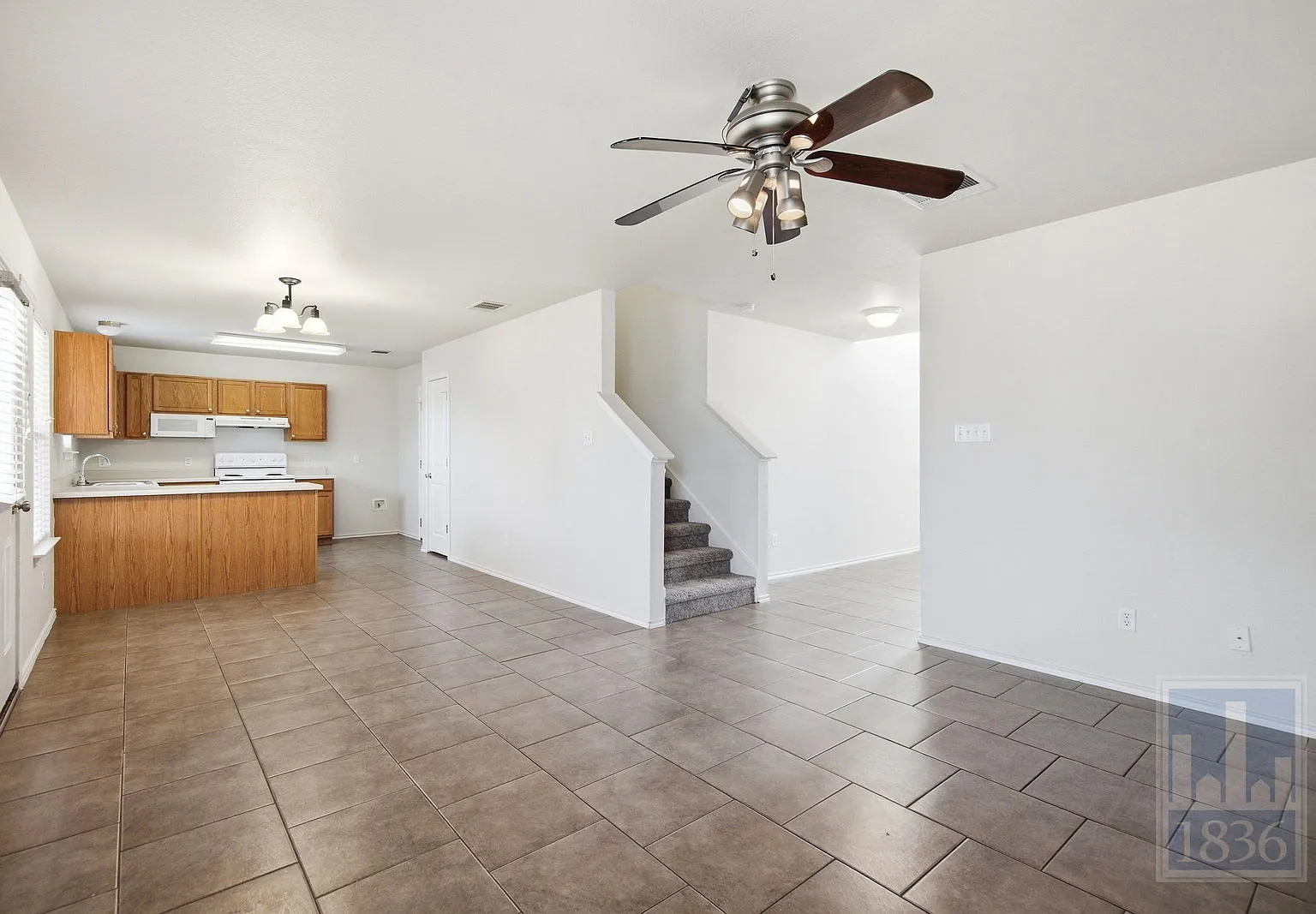 3 bed, 2.5 bath, 1870 sqft, $1,900 — Photo 2