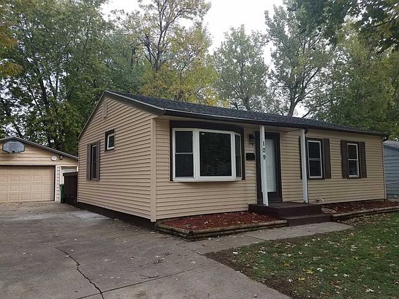 3rd image of 109 7th Avenue Ct NE