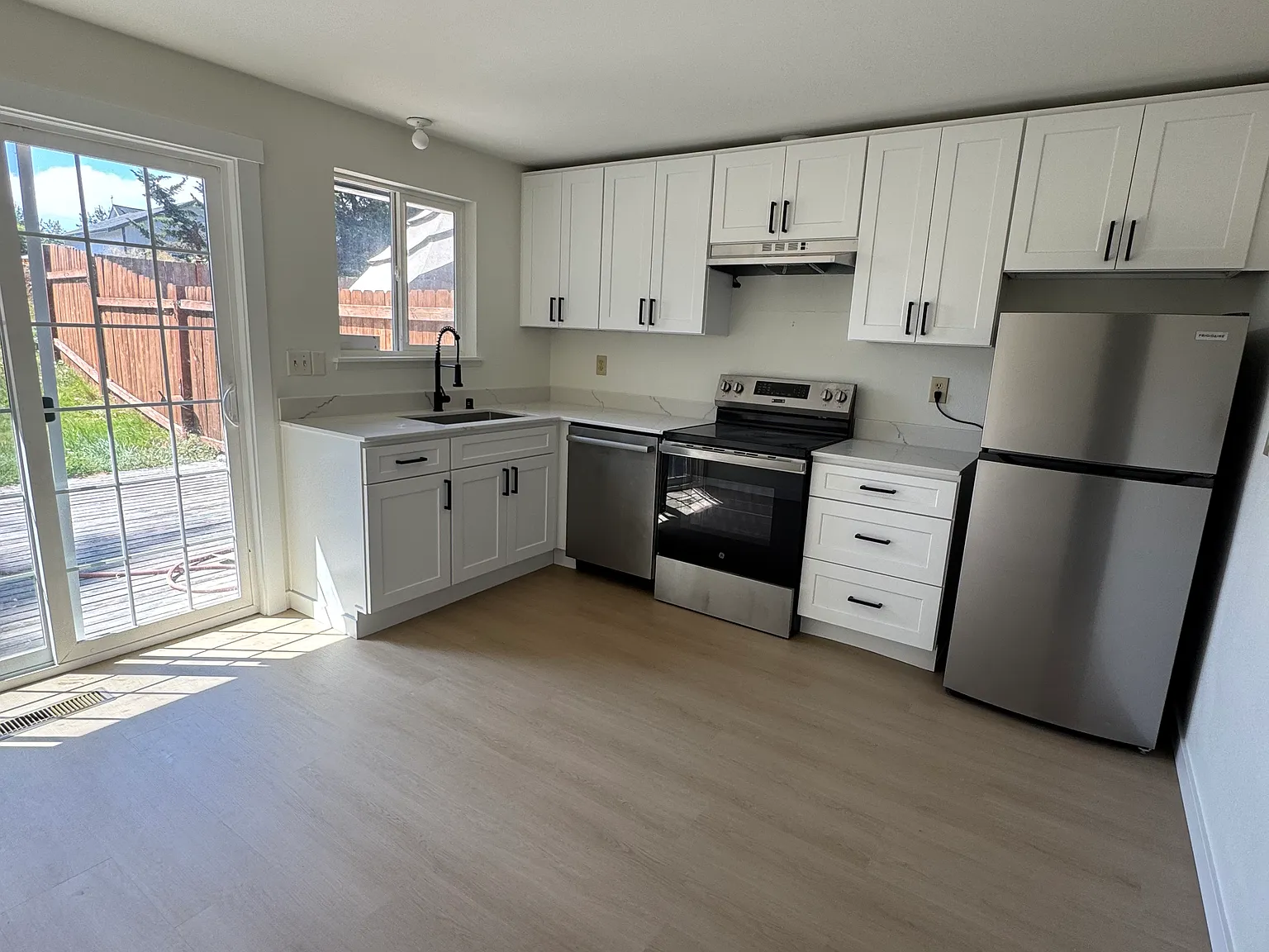 2 bed, 900 sqft, $2,550 — Photo 1