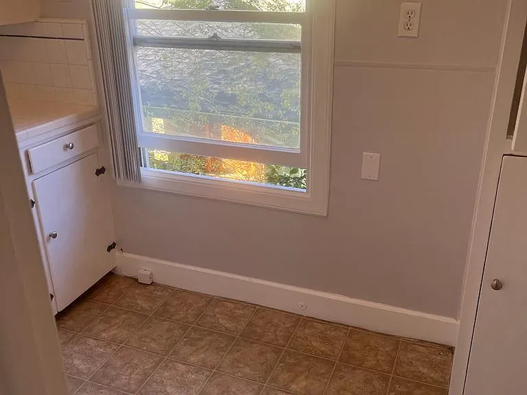 417 Staten Ave #4 — Photo 3