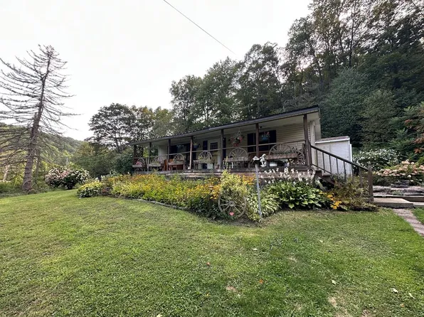 3 Lacney Hollow Ln, Austin, PA 16720