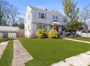 29 Sidney Pl, Metuchen, NJ 08840