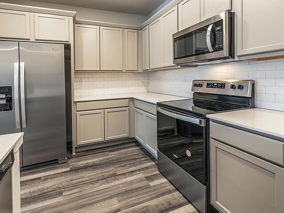 Kitchen appliances included