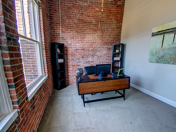 2nd image of 412 W 8th St APT 303