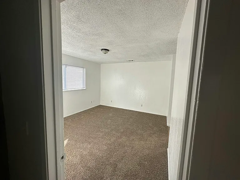 1711 E Paradise Ave — Photo 10
