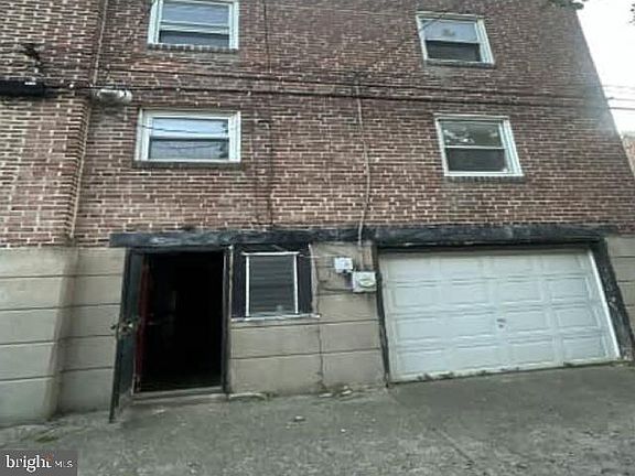 2nd image of 813 Arbor Rd