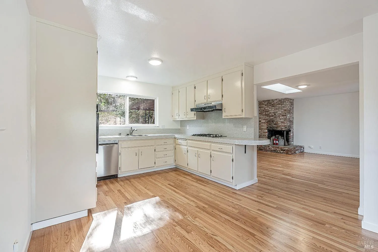 1419 Johnson Street photo 1