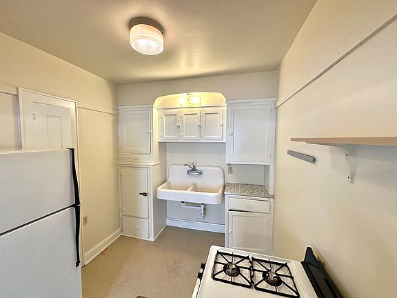 4th image of 4468 N Oakland Ave APT 35