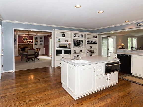 5th image of 4308 Briarwood Dr