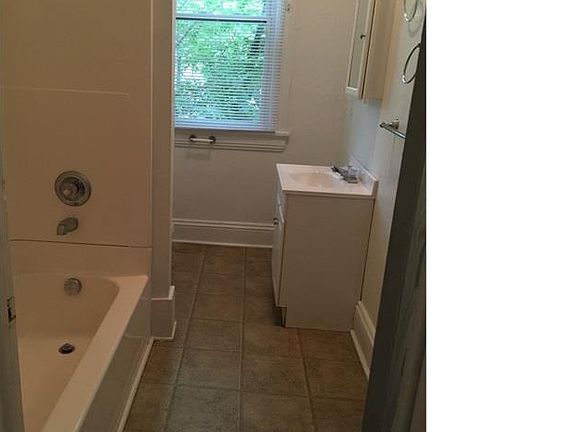 3rd image of 3309 1st Ave APT A
