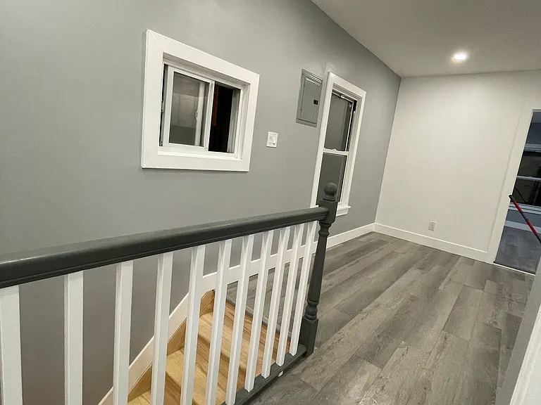 410 Port Richmond Ave — Photo 10