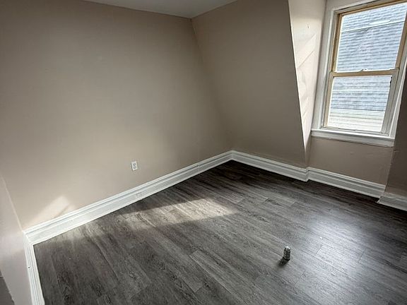 3rd image of 391 Myrtle Ave