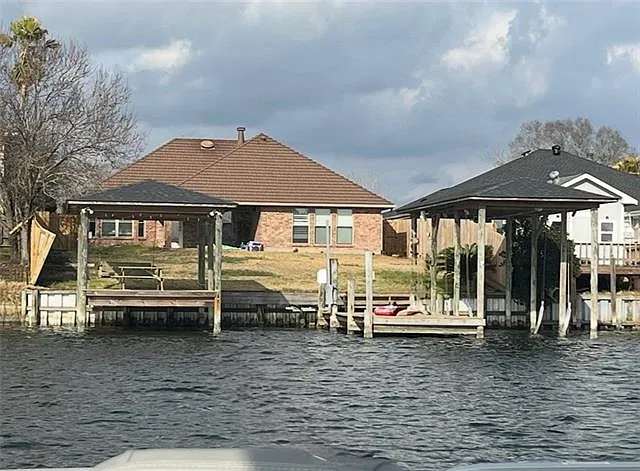 3 bed, 2.0 bath, 1733 sqft, $2,500 — Photo 2