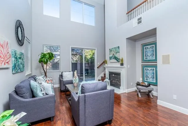 135 W Verano Ct — Photo 2