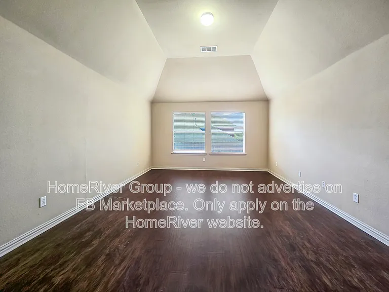 643 E Sandra Ln — Photo 9