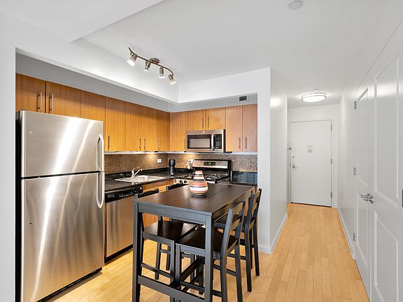 3rd image of 20 West St APT 15K